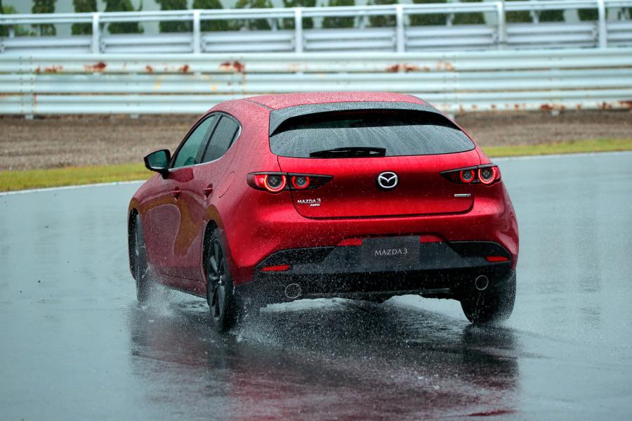  Mazda3 Skyactiv-X AWD Hatchback (BP) 2019 года  (JP) (фото 4 из 9)